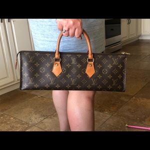 ❤️Sale❤️ Authentic Louis Vuitton Triangle Bag